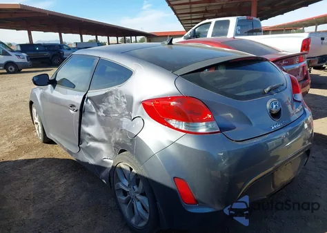 2015 Hyundai Veloster z USA, uszkodzony, nr VIN KMHTC6AD4FU237905